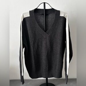 Banana Republic XL Gray V-Neck Sweater White Stripe Sleeves Pullover